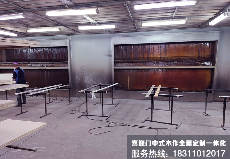 1604498116175298.jpg 油漆車間展示以及工人們工作展示