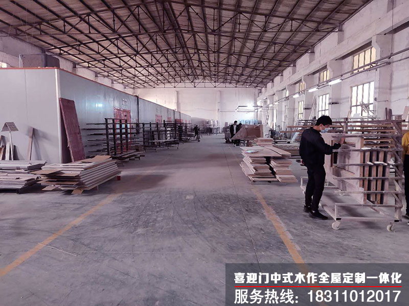 1604753927334447.jpg 喜迎門仿古門窗花格成品以及油漆車間展廳展示