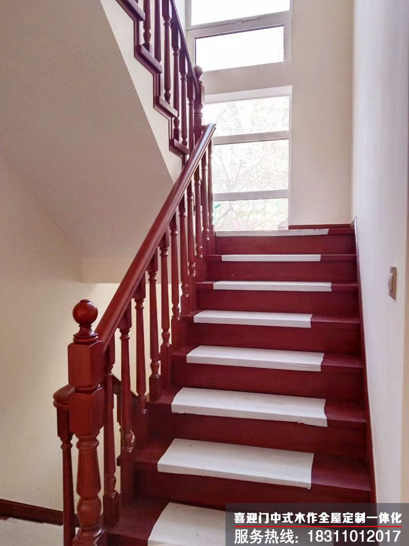 1671002303495982.jpg 中式實木樓梯設計