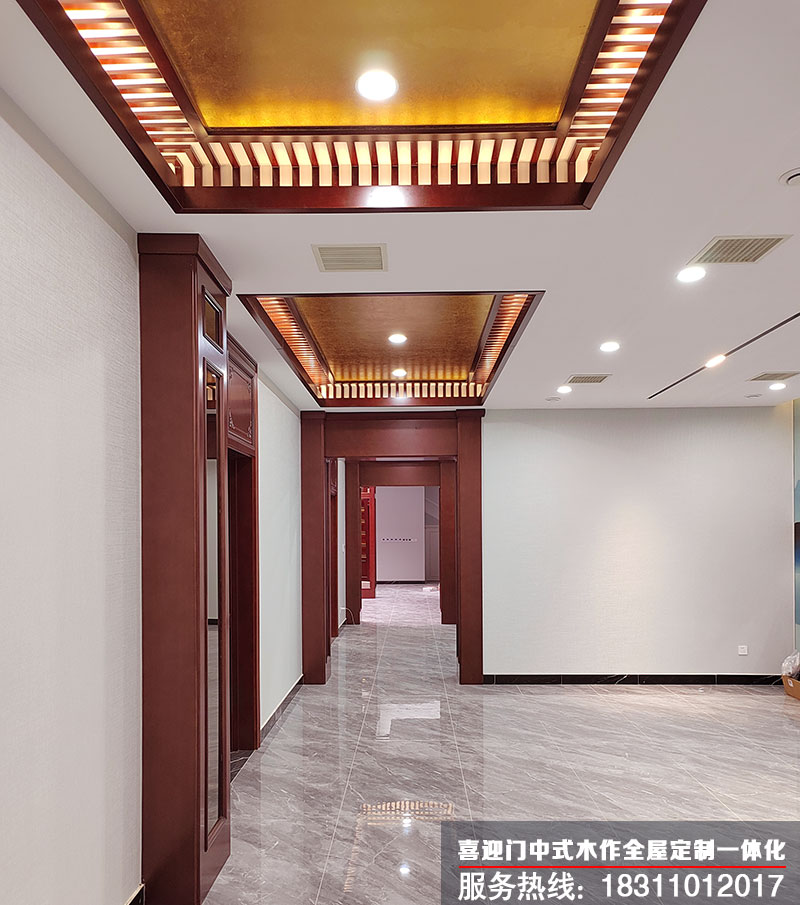 1671111673182486.jpg 會所走廊吊頂的展示,